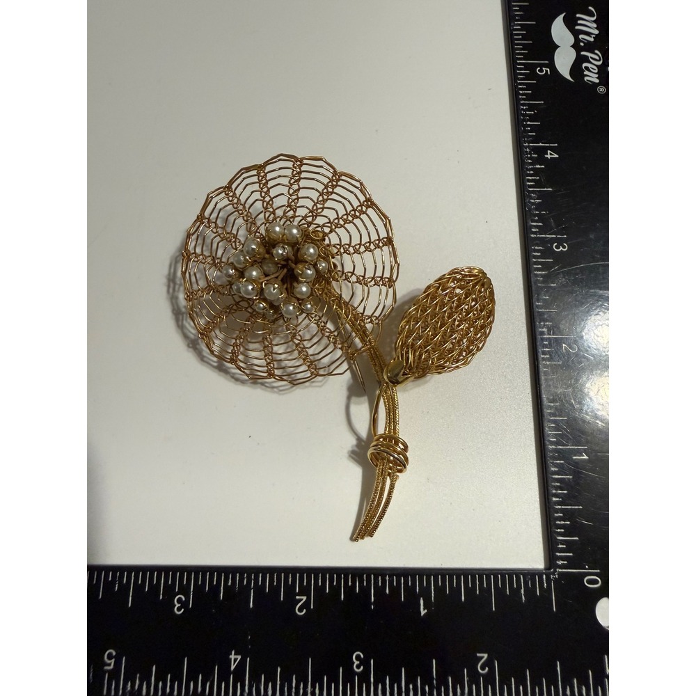 Vendome Gold Tone Wire Work Flower Brooch Faux Pearl Accents‎ Vintage Jewelry